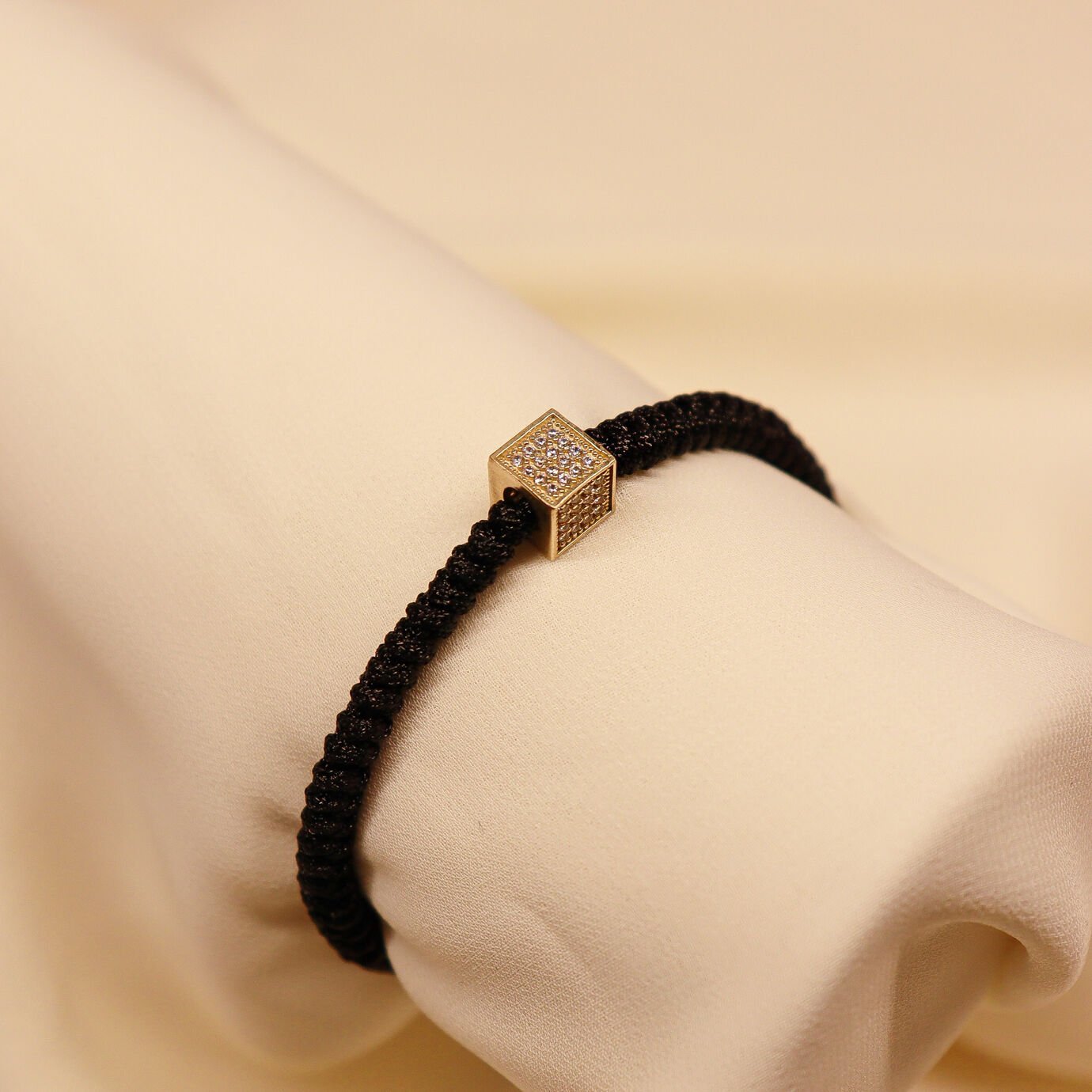 Taşlı Cubo İpli Bileklik