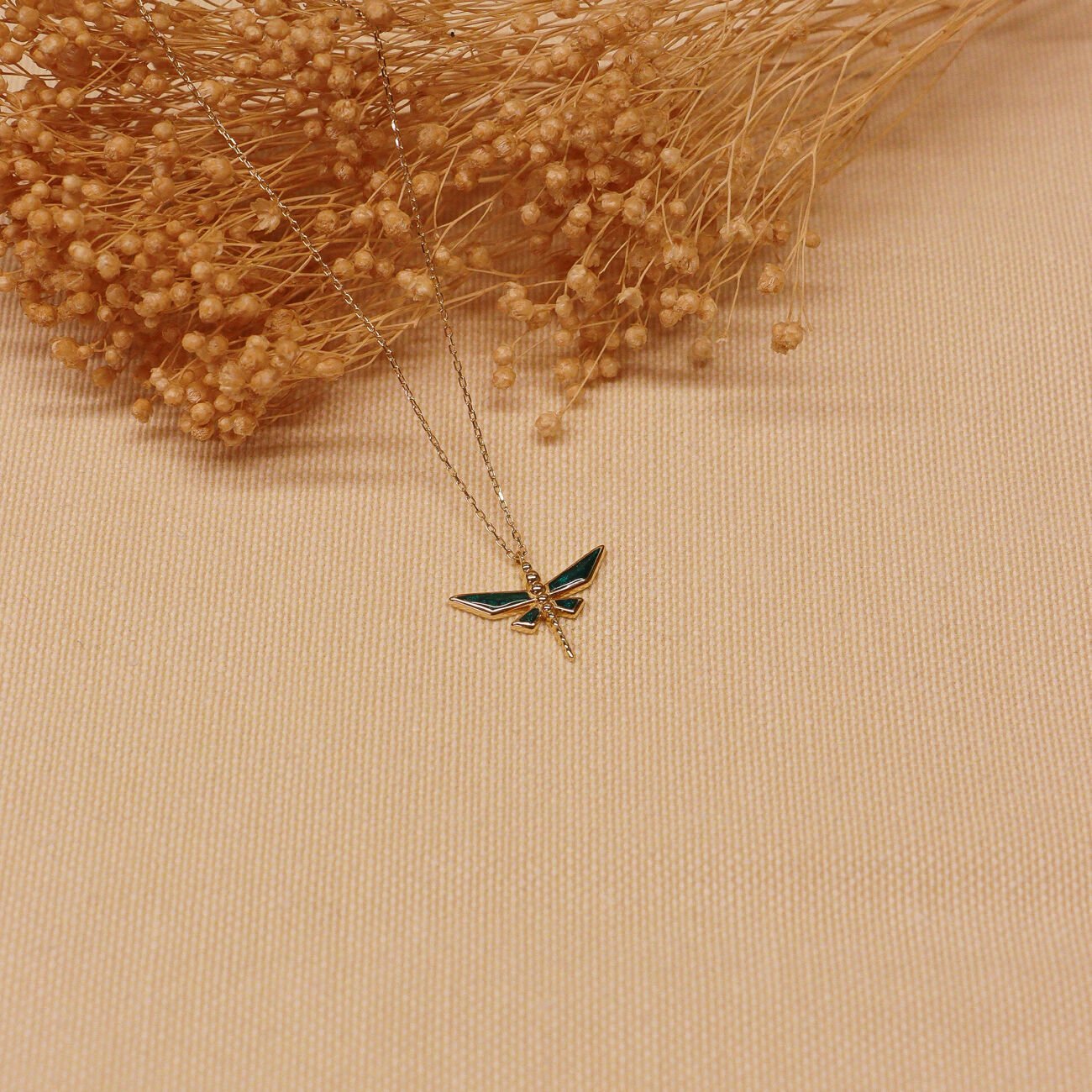 Yeşil Mineli Yusufcuk Minimal Kolye