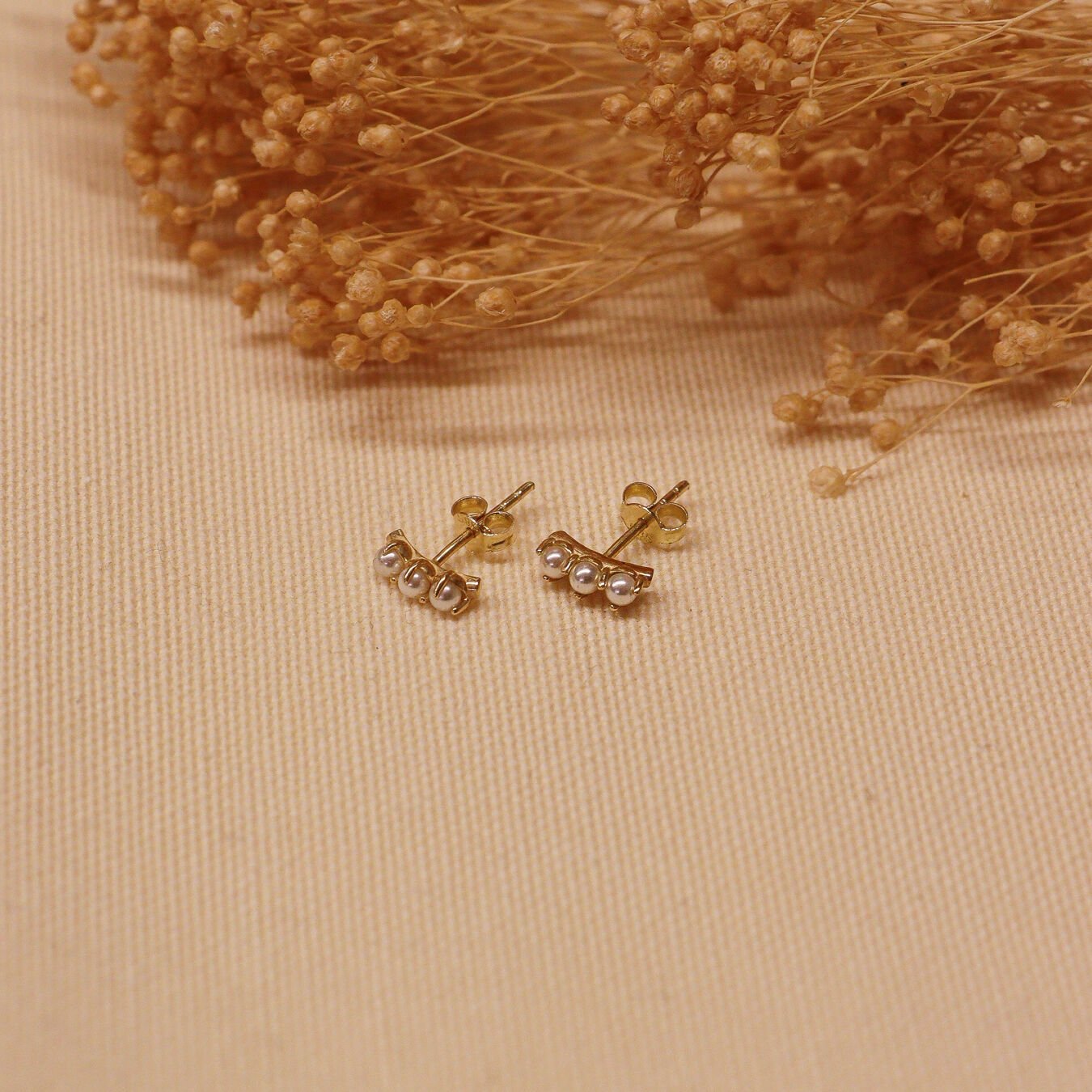 Üç İnci Vidalı Küpe