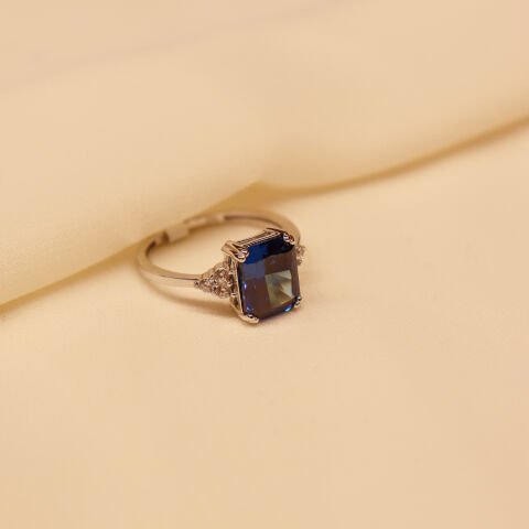 Safir Taşlı Modern Yüzük