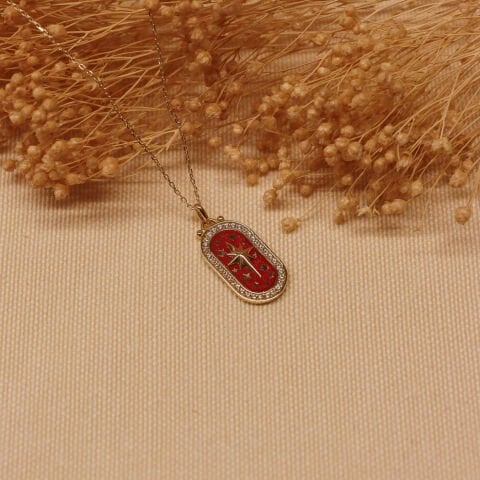 Kırmızı Mineli Kutup Yıldızı Minimal Kolye