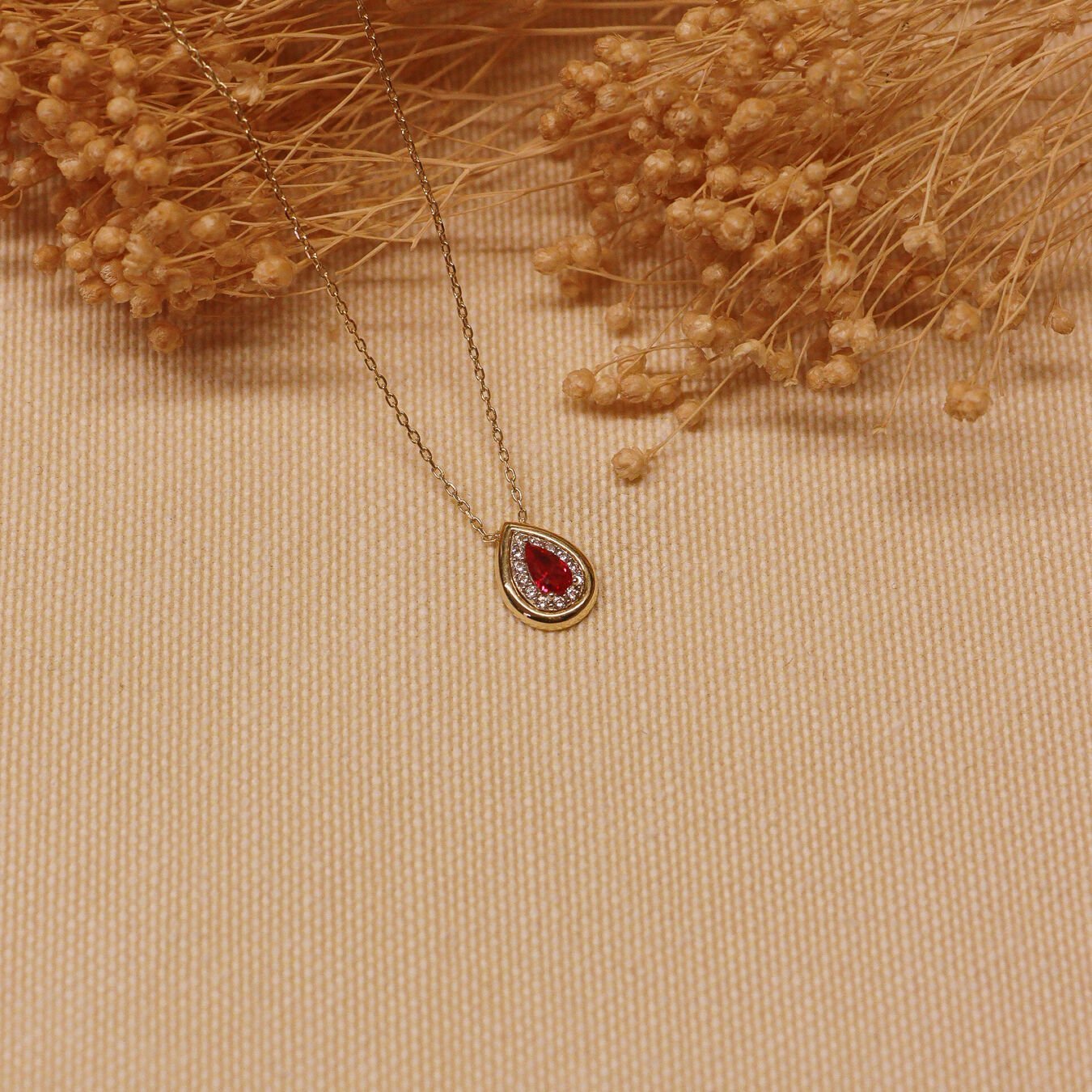 Yakut Taşlı Damla Minimal Kolye