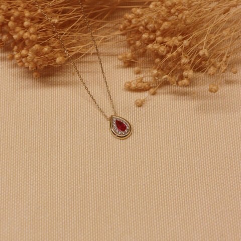 Yakut Taşlı Damla Minimal Kolye