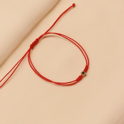 Siyah Kare Taşlı Kırmızı İpli Bileklik