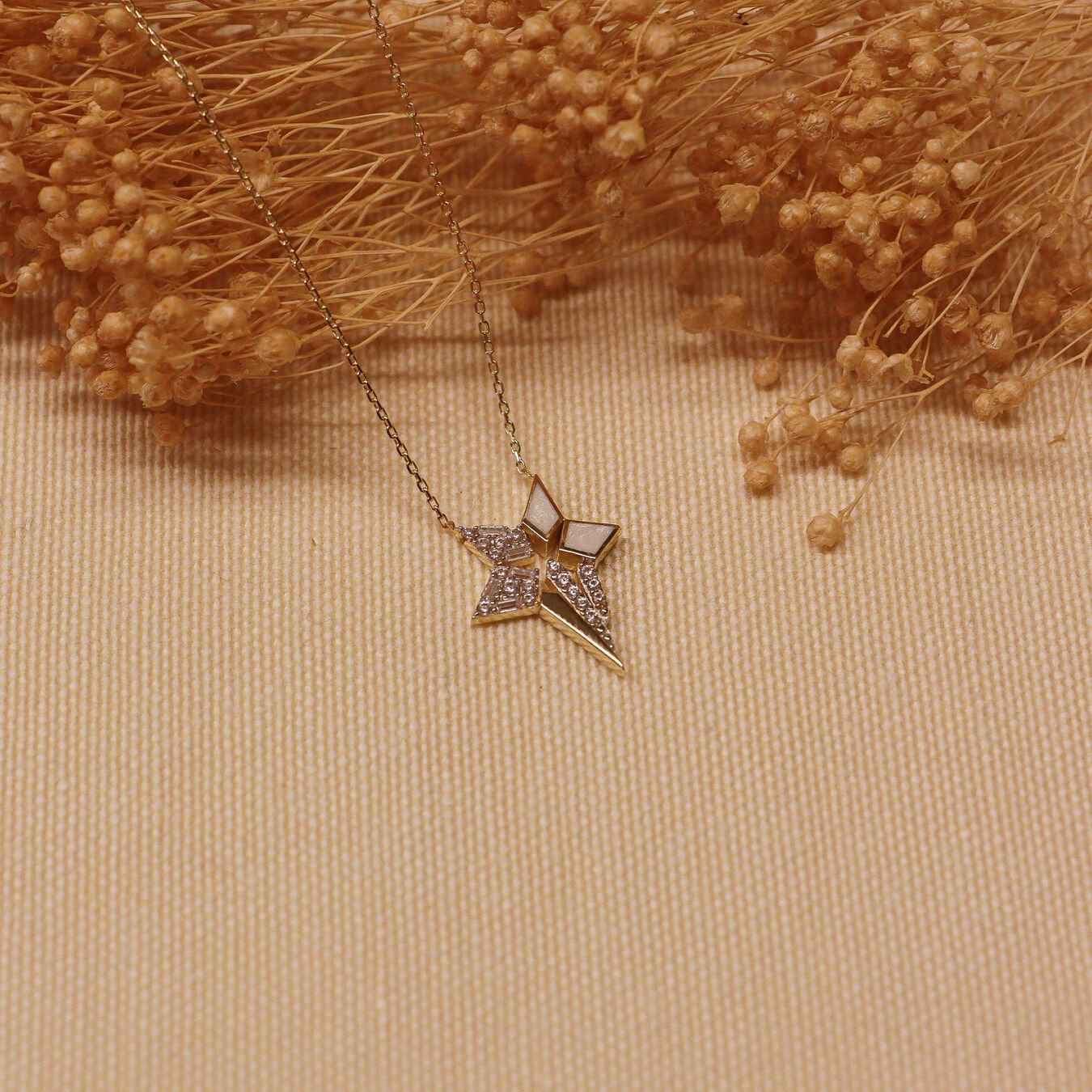 Sedefli Yıldız Minimal Kolye