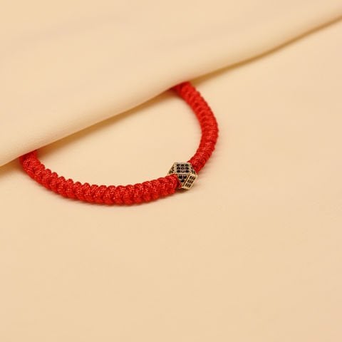 Siyah Taşlı Zar Kırmızı İpli Bileklik