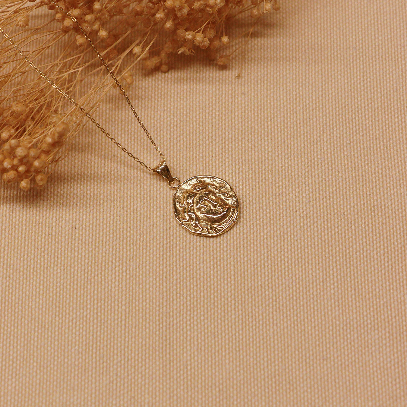 Medusa Minimal Kolye