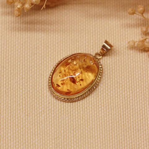 Bold Amber Modern Kolye Ucu