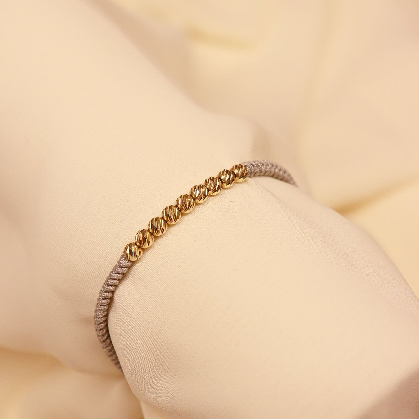 Sıra Dorika Gri İpli Bileklik