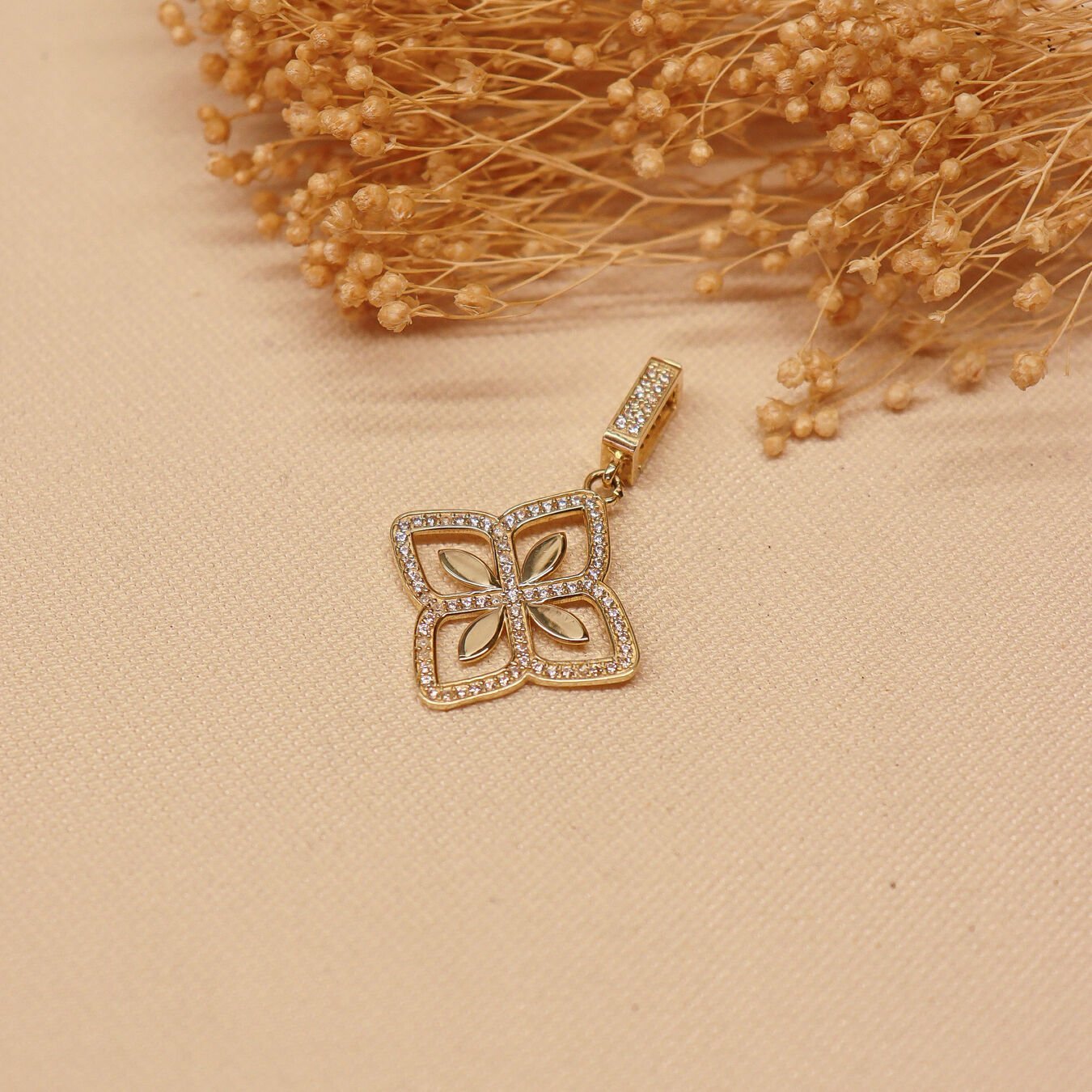 Yonca Charm