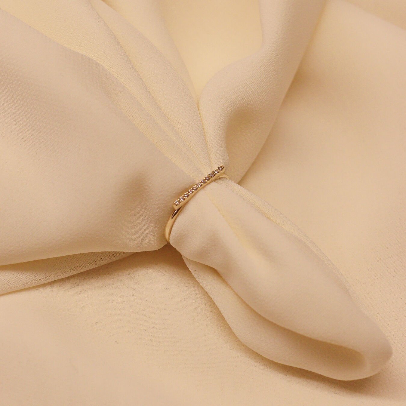 Tek Sıra Taşlı Çubuk Minimal Yüzük