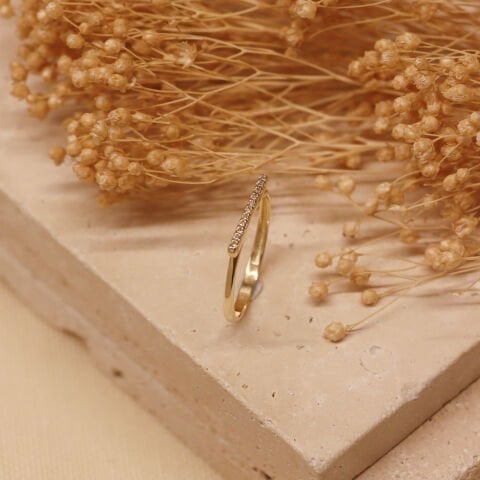 Tek Sıra Taşlı Çubuk Minimal Yüzük