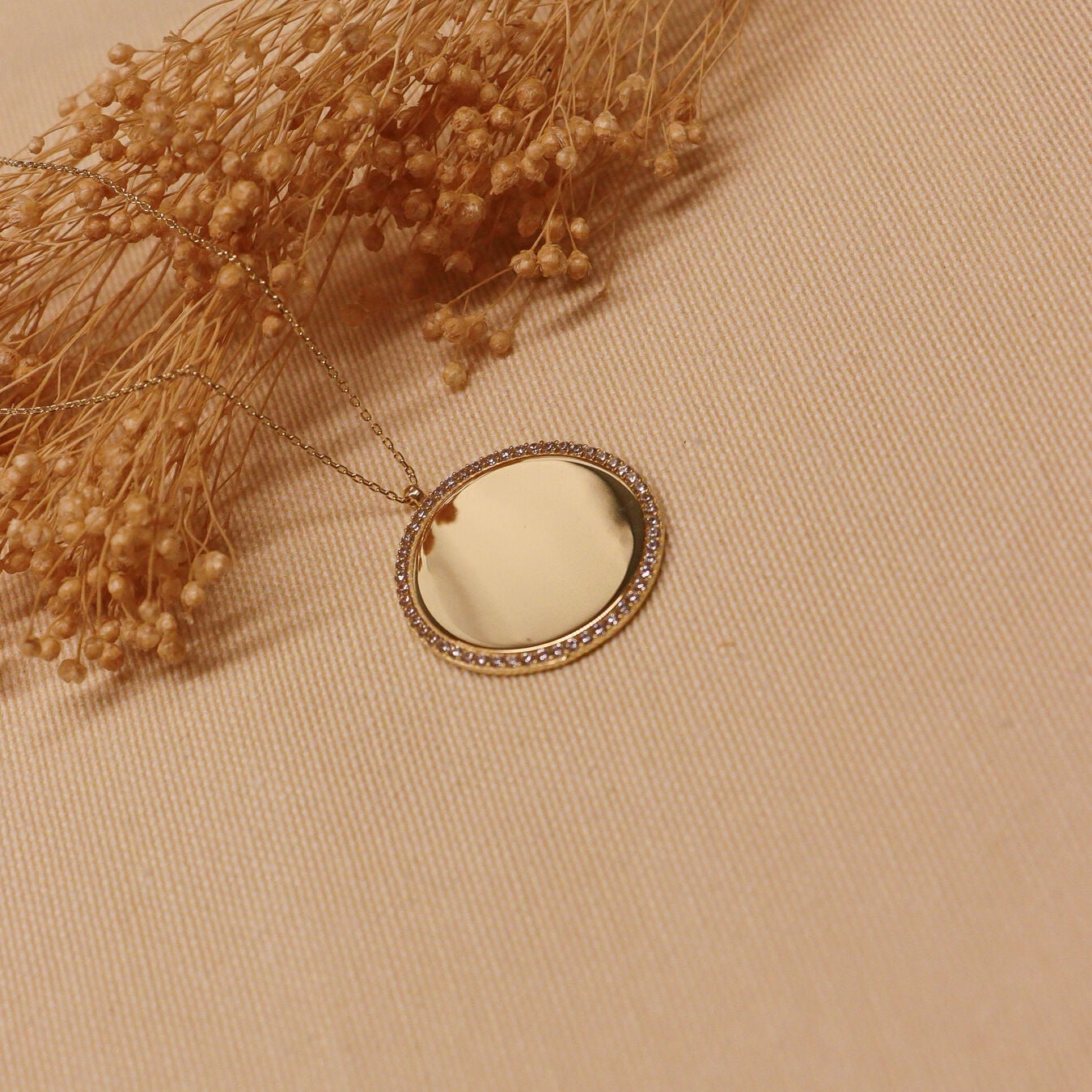 2 Cm Taş Çerçeveli Plaka Modern Kolye