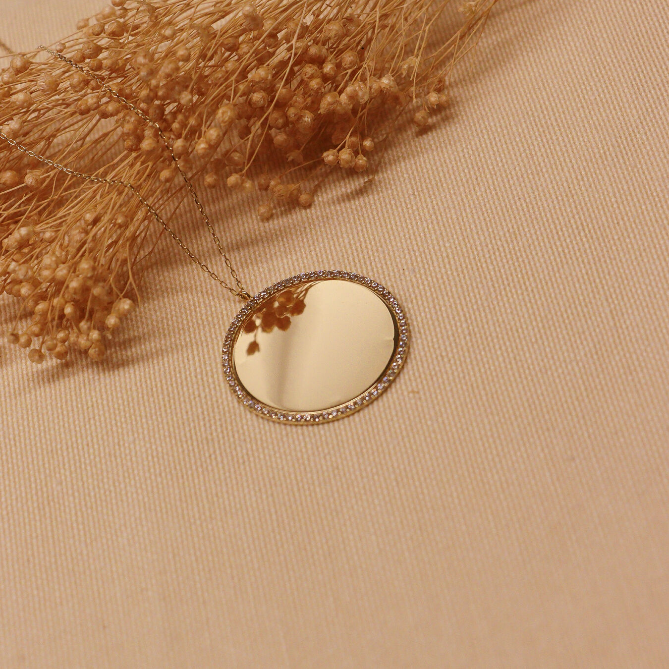 3 Cm Taş Çerçeveli Plaka Modern Kolye
