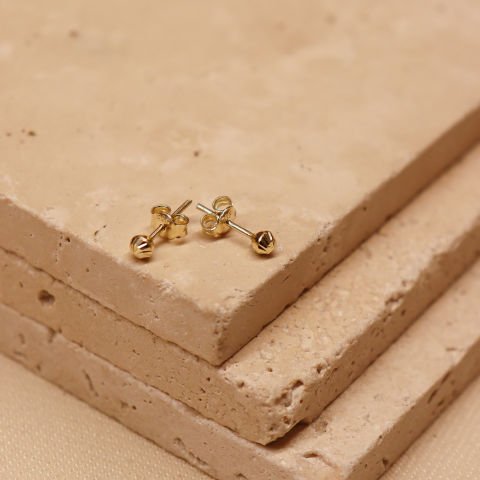 4 MM Dorika Top Vidalı Küpe