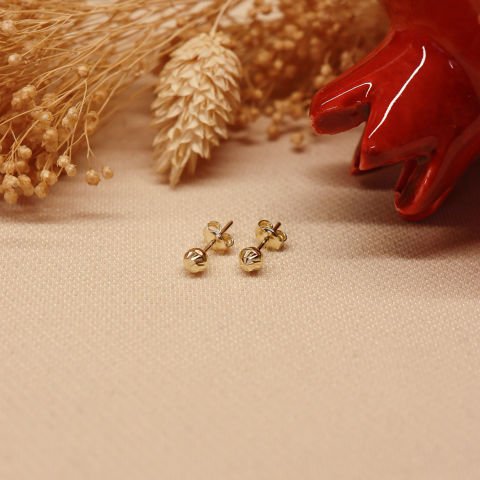 3 MM Dorika Top Vidalı Küpe