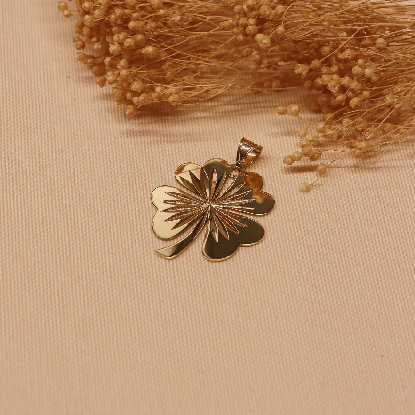 Çizgili Yonca Modern Kolye Ucu