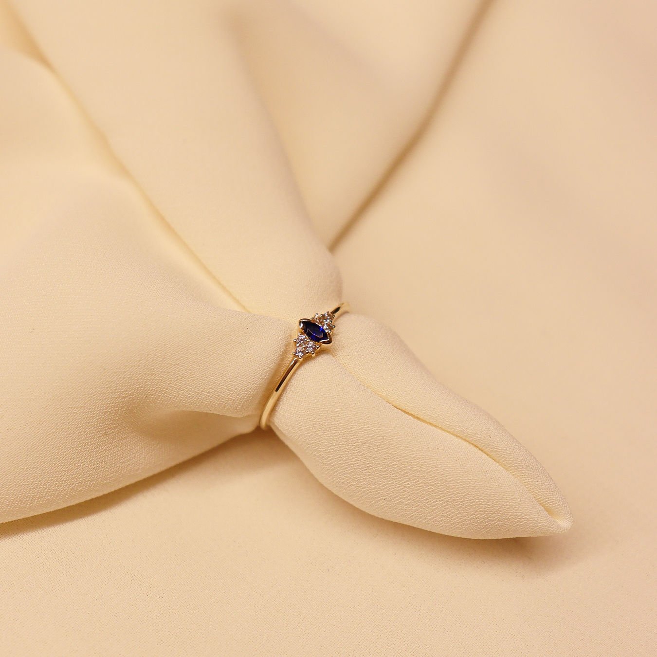 Safir Taşlı Minimal Yüzük