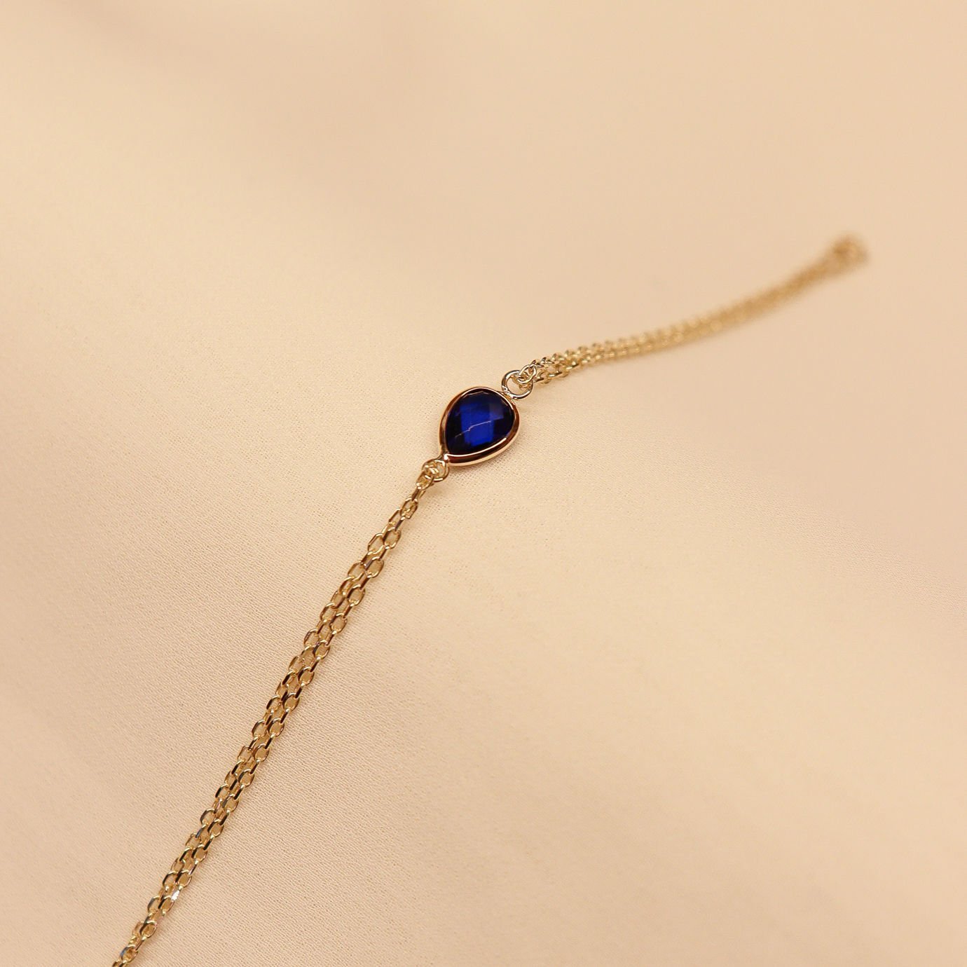 Safir Taşlı Minimal Bileklik