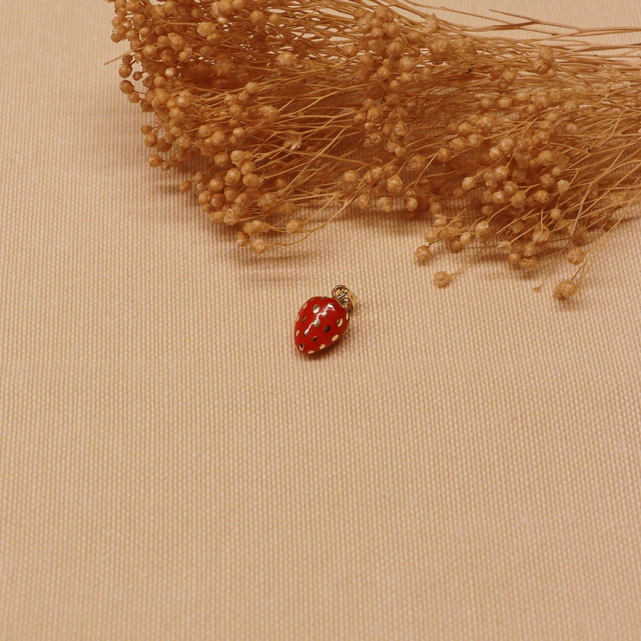 Çilek Minimal Kolye Ucu