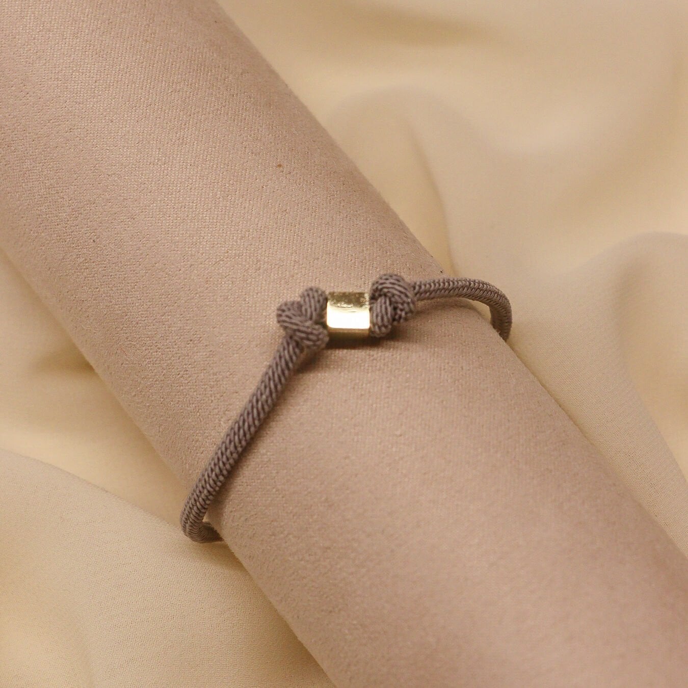 4 Mm Küp Gri İpli Bileklik