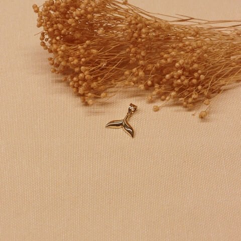 Balık Kuyruğu Minimal Kolye Ucu