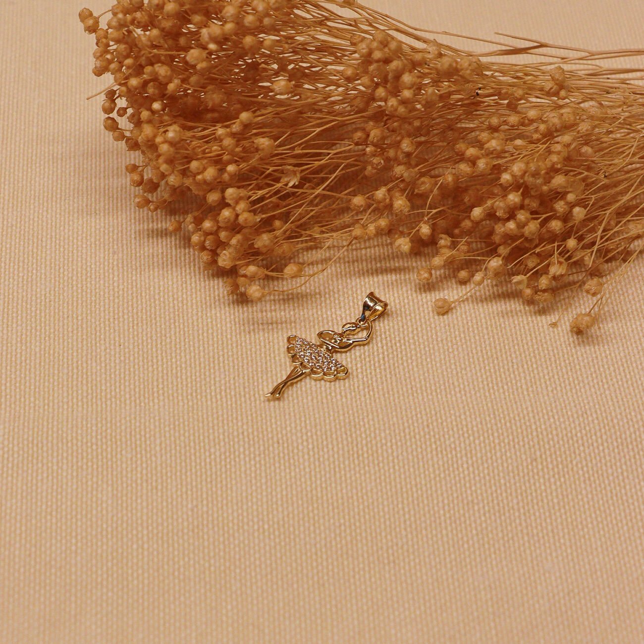 Balerin Minimal Kolye Ucu