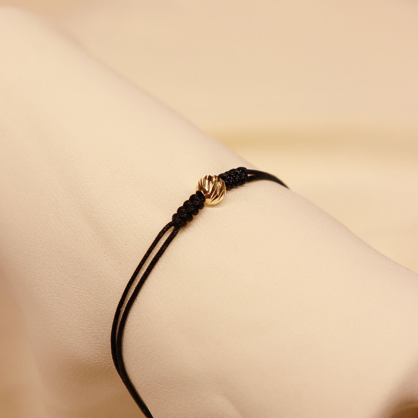 Tek Dorica Siyah İpli Bileklik