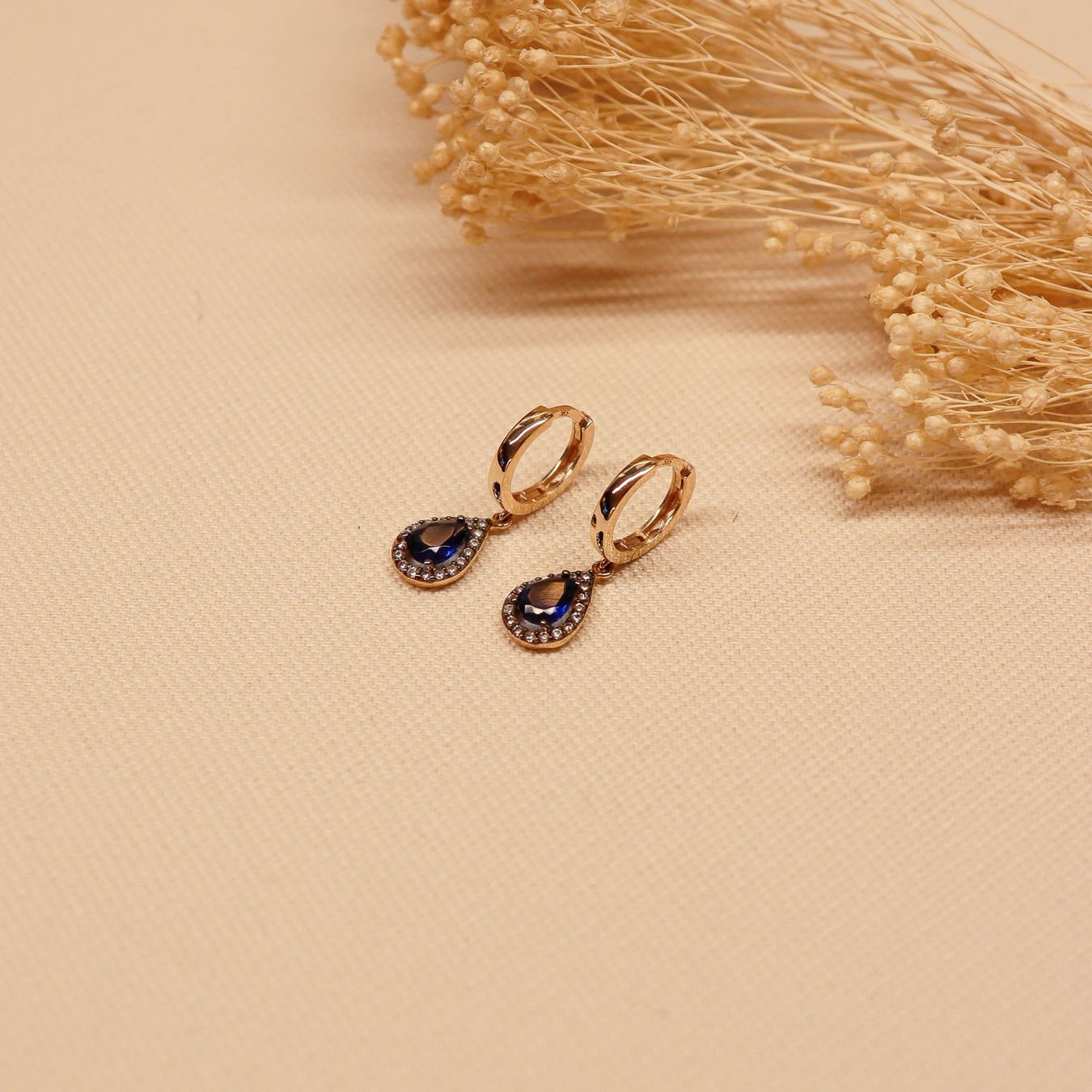 Safir Taşlı Sallantılı Küpe