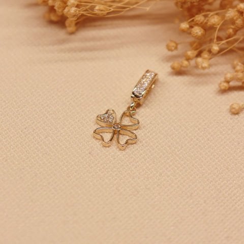 Charm Yonca Modern Kolye Ucu