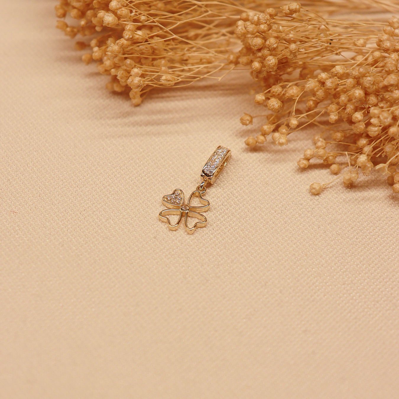 Charm Yonca Modern Kolye Ucu