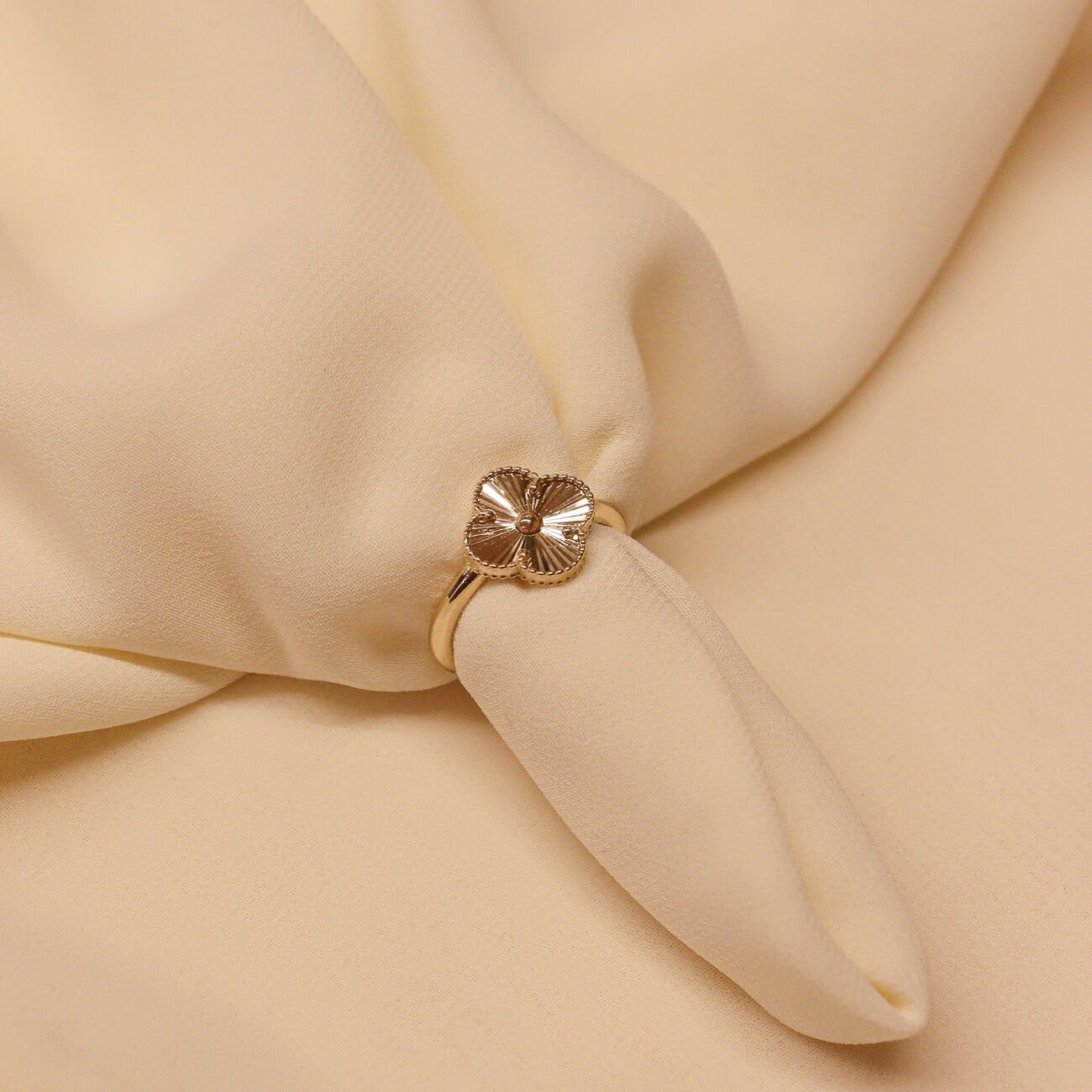 Kalemli Yonca Modern Yüzük