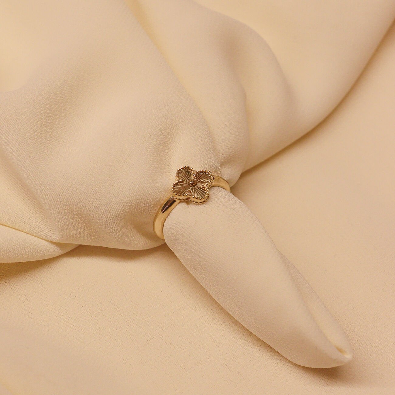 Kalemli Yonca Modern Yüzük