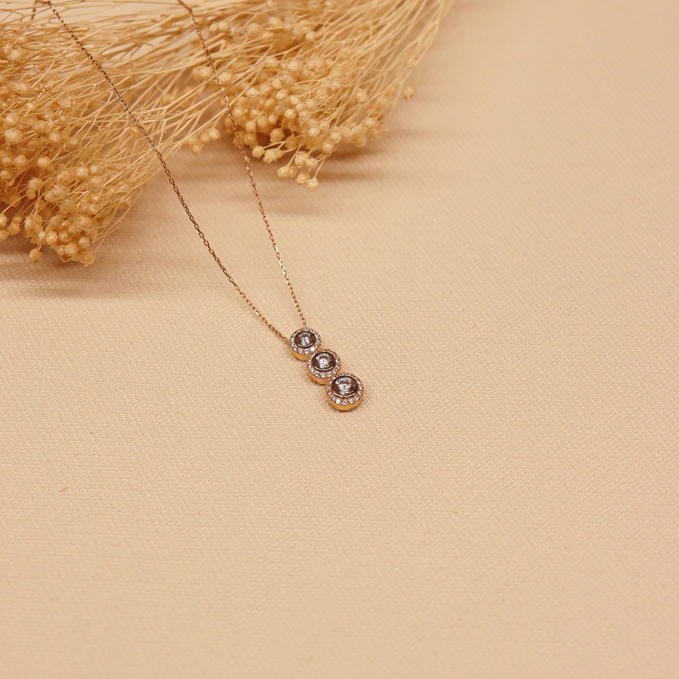 3 Sıra Taşlı Tektaş Kolye