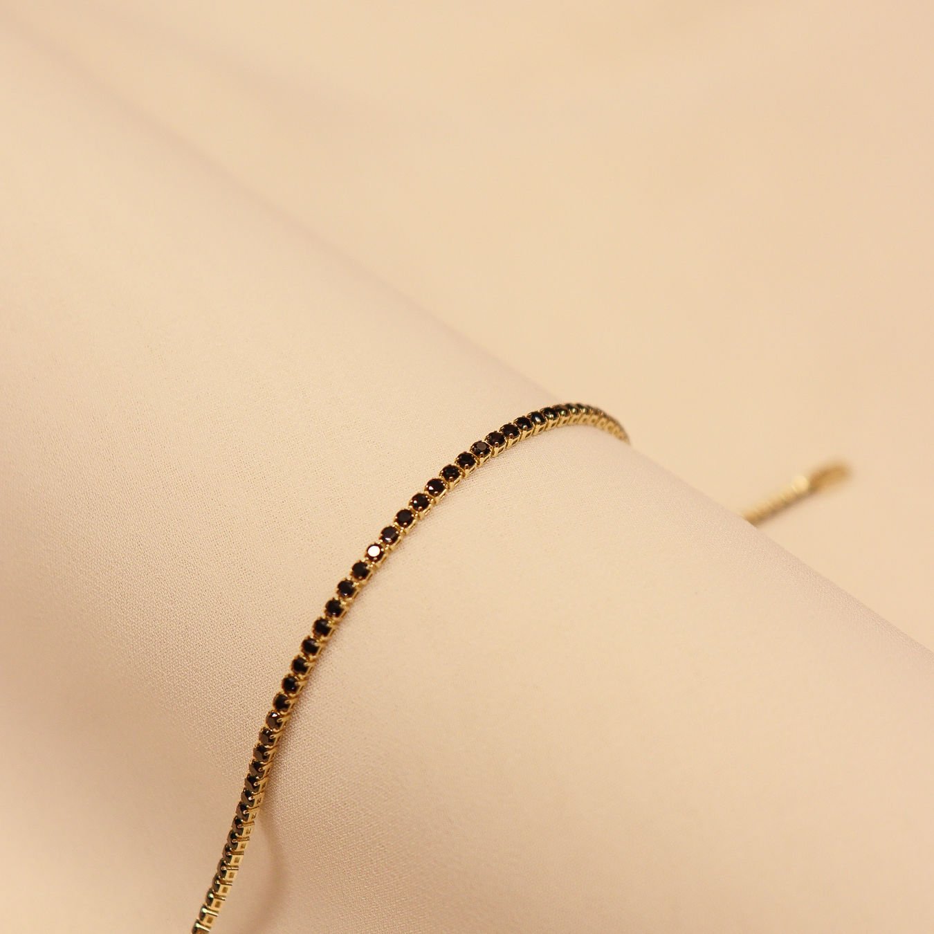 Siyah Swarovski Taşlı Su Yolu Modern Bileklik
