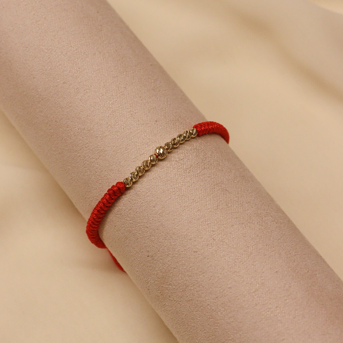 Sıra Dorika Kırmızı İpli Bileklik