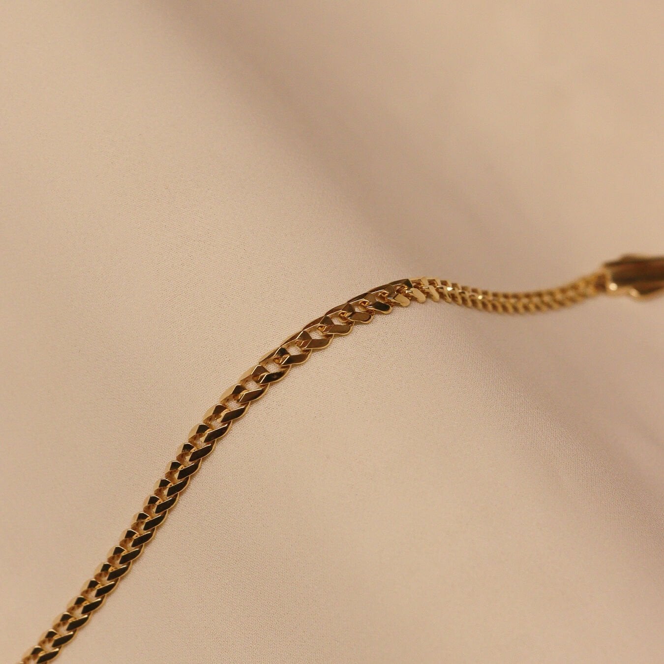 Kutu Kilitli Gurmet Modern Bileklik