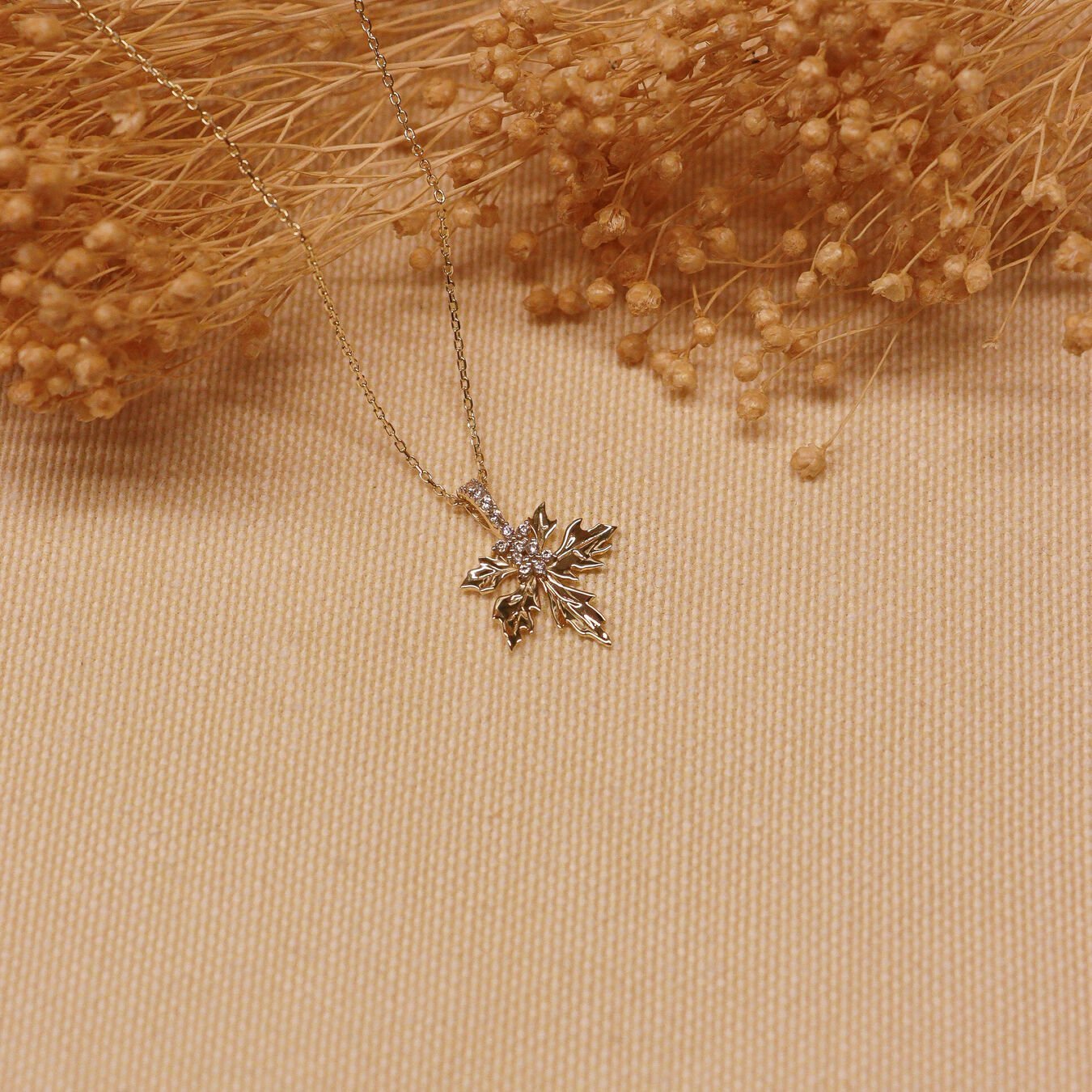 Çınar Yaprağı Minimal Kolye