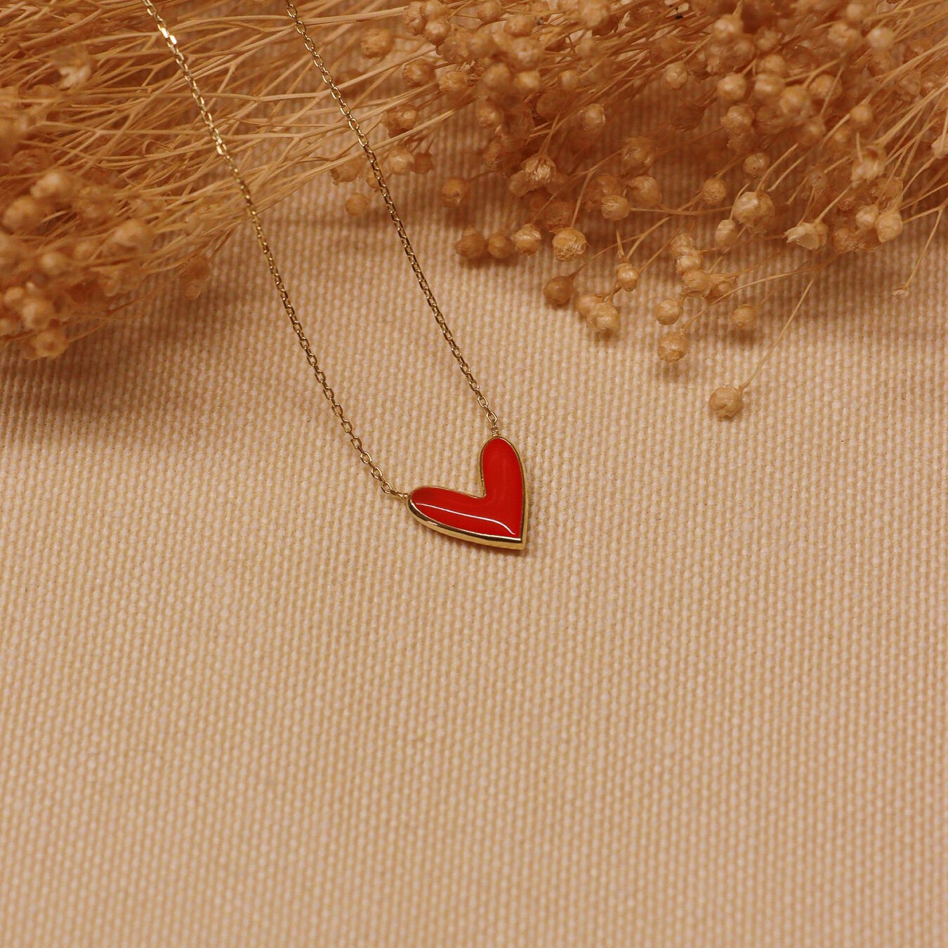 Kırmızı Mineli Kalp Minimal Kolye