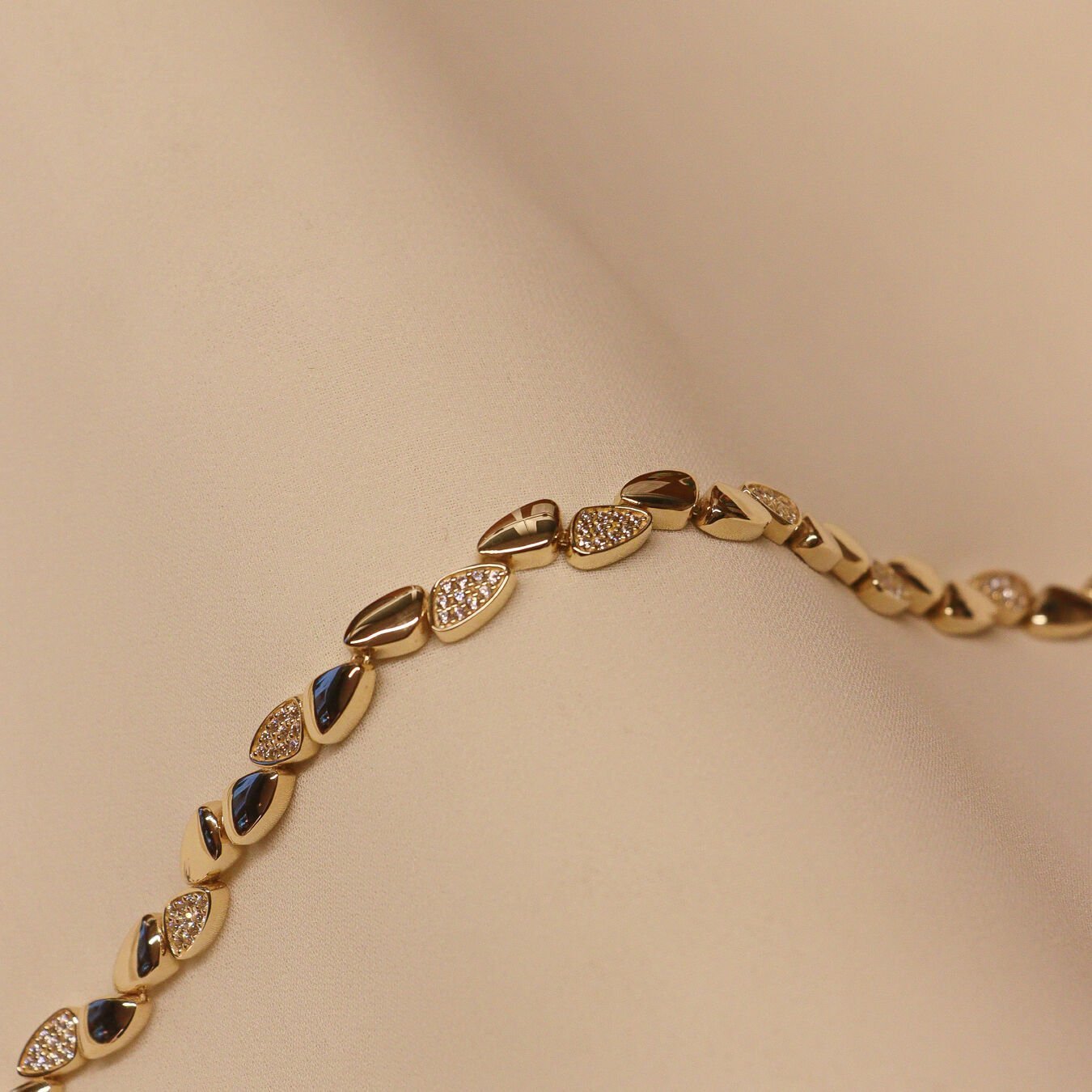 Üçgen Tasarım Modern Bileklik