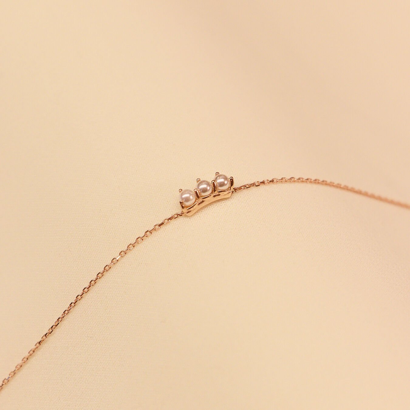 Üç İnci Rose Minimal Bileklik