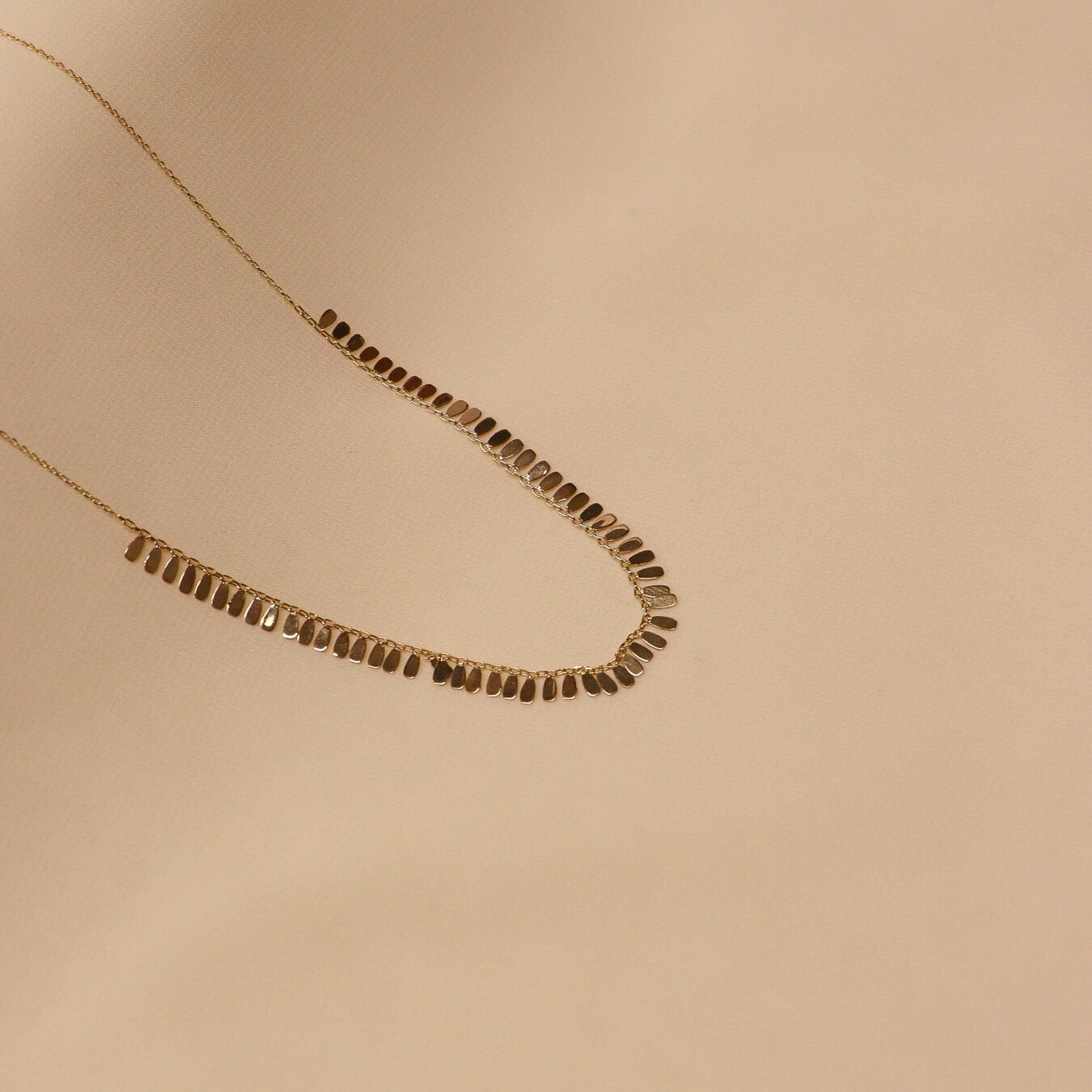 Pul Modern Kolye