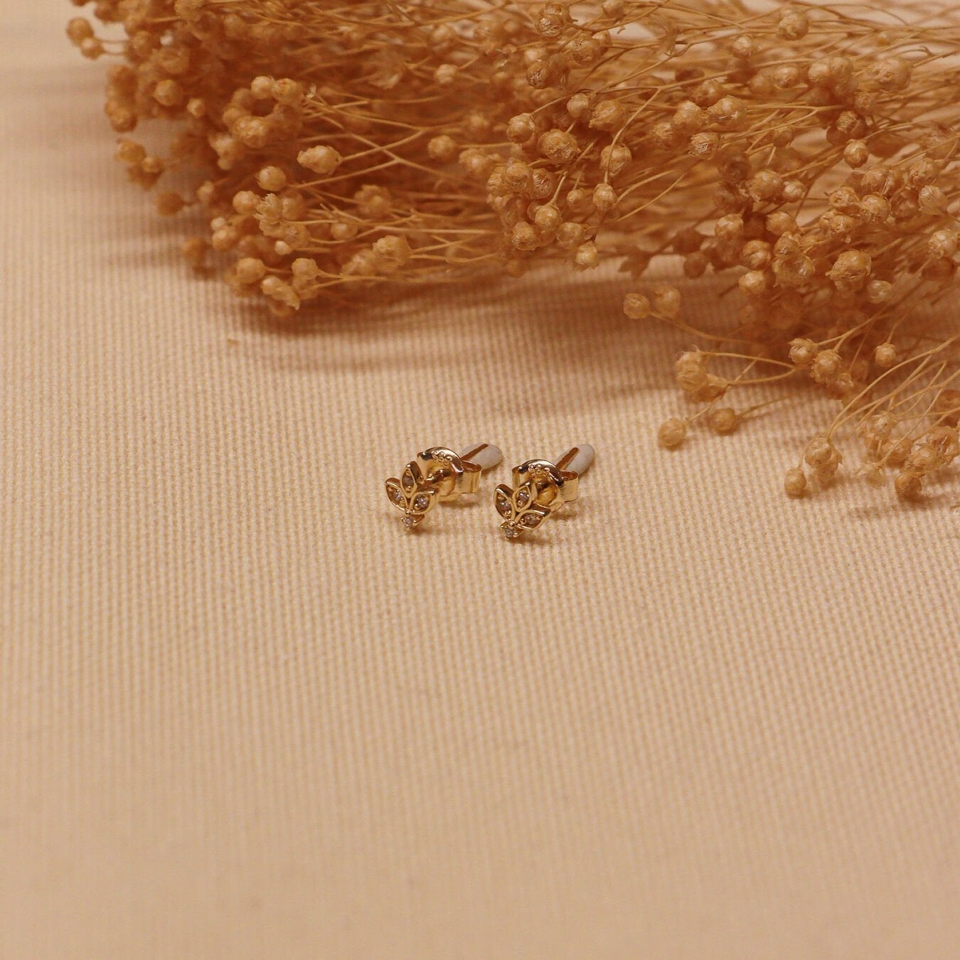 Lotus Vidalı Küpe