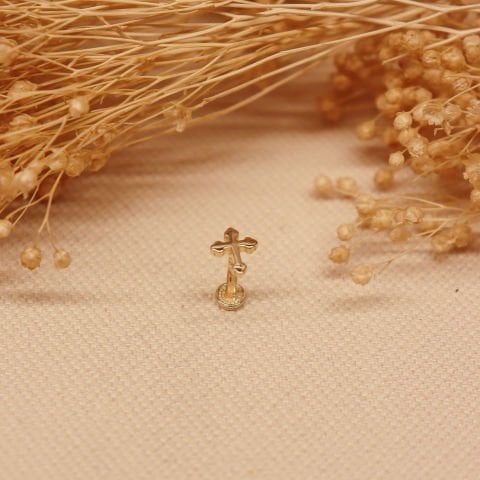 Haç Tragus Piercing