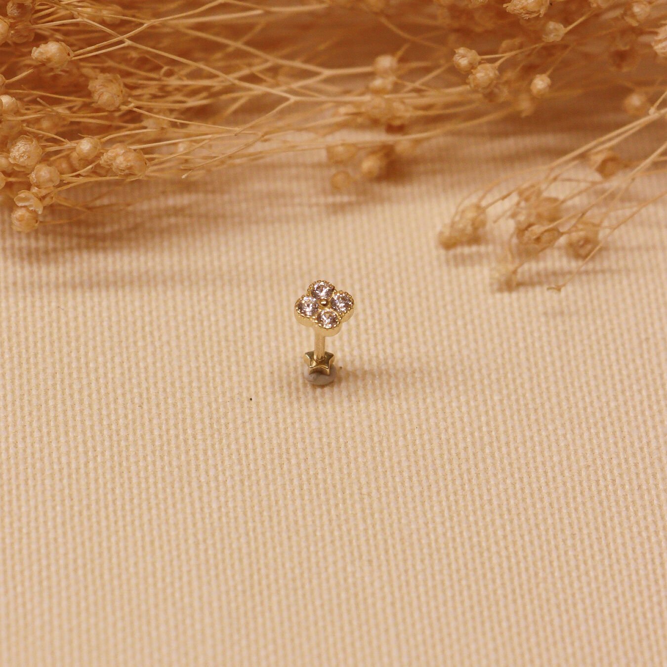 Taşlı Yonca Tragus Piercing