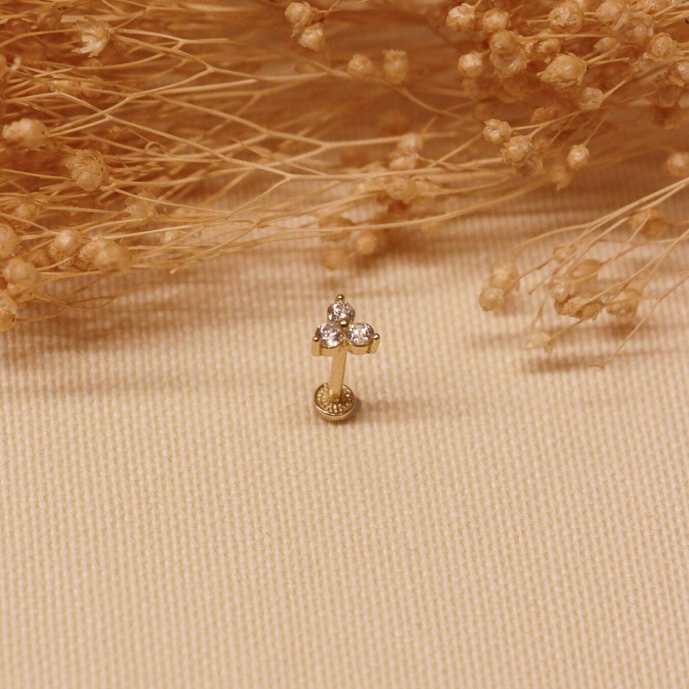 Tria Stone Tragus Piercing