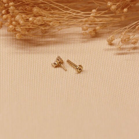 Tria Stone Tragus Piercing