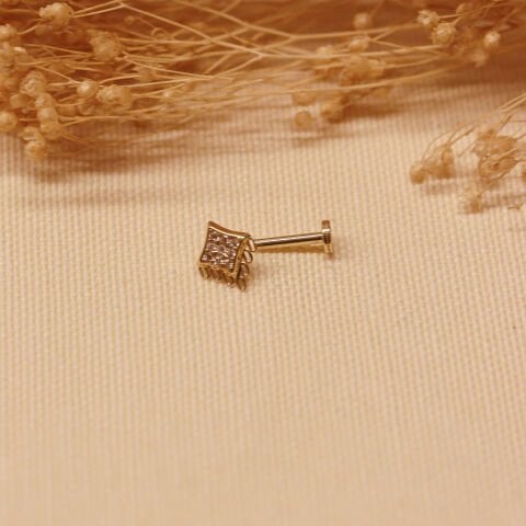 Kraliçe Tacı Tragus Piercing
