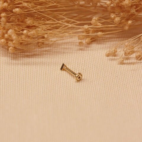 Taşlı Üçgen Tragus Piercing