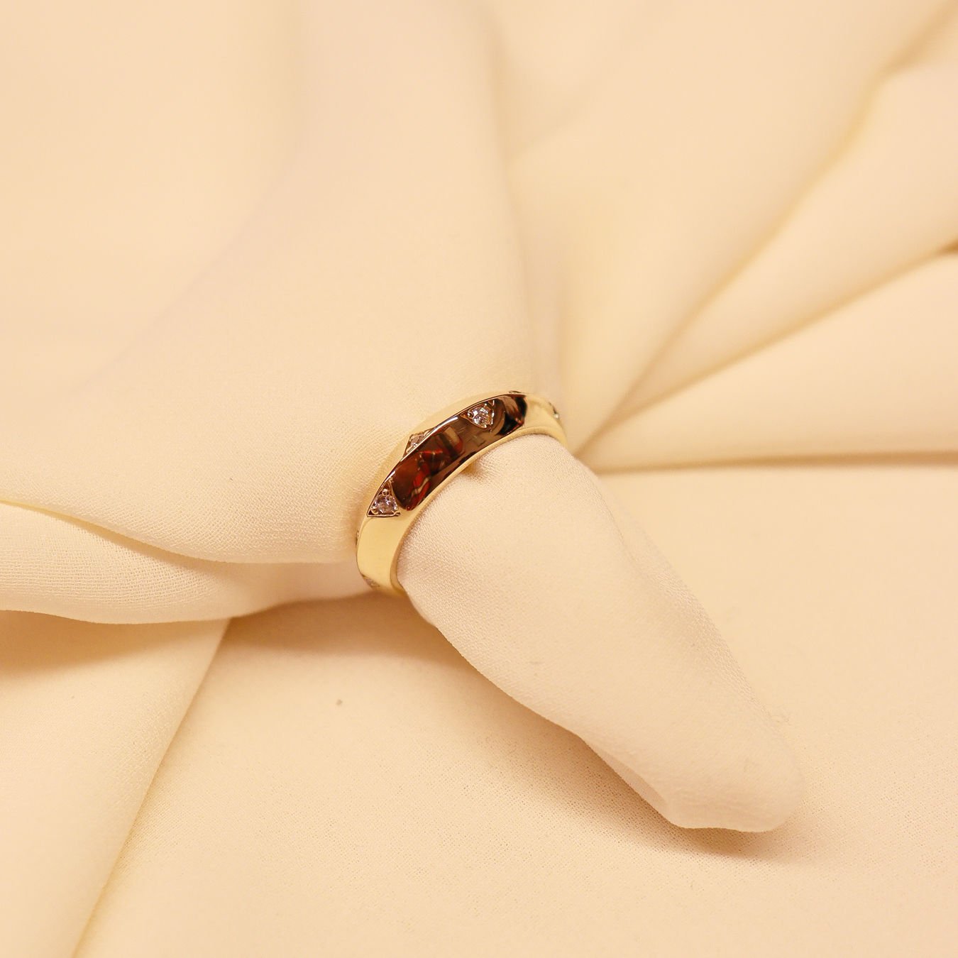 Dikey Taşlı Modern Yüzük